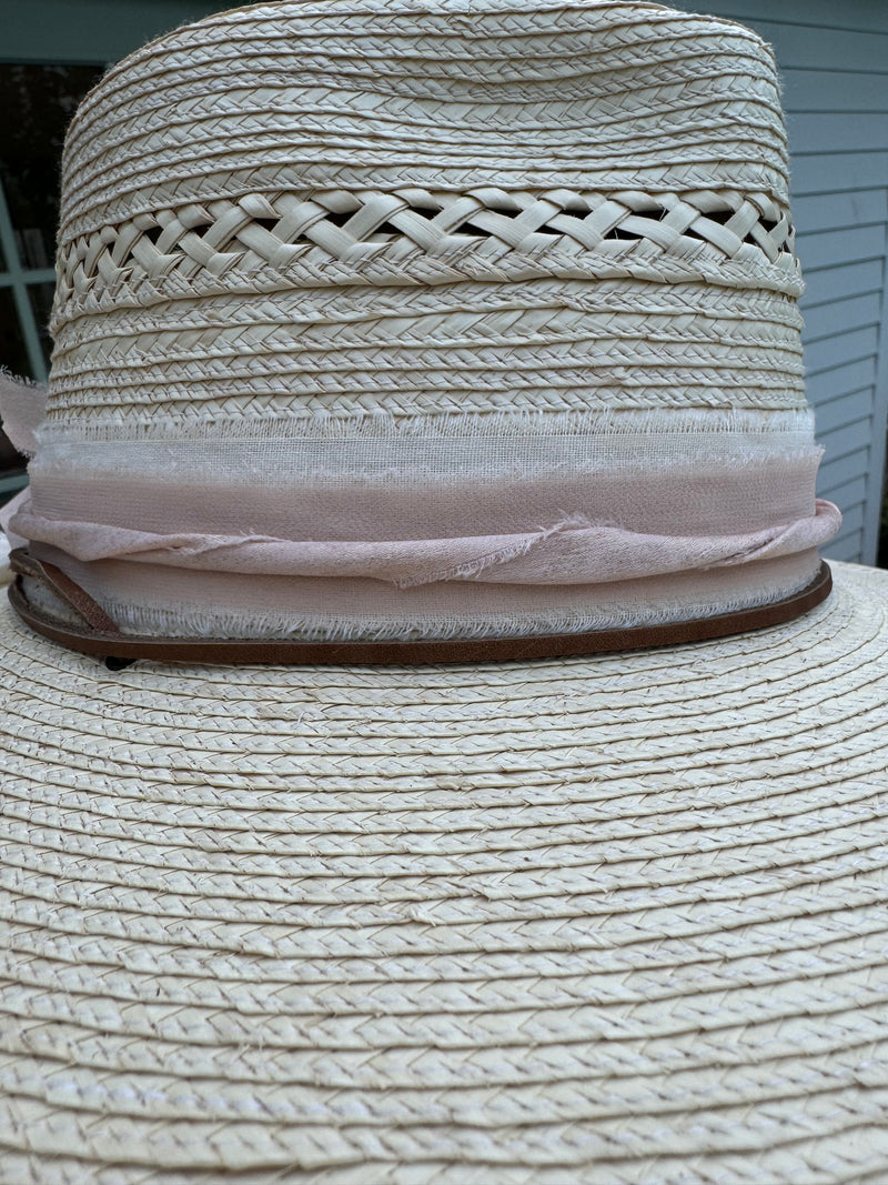 Light vented hat with neutral, cream and shimmer